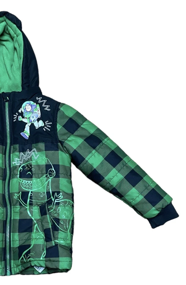 Chaqueta hinchada Toy Story para niños Disney Store talla 7/8 verde y negra a cuadros Buzz Woody Foto 3 de 4
