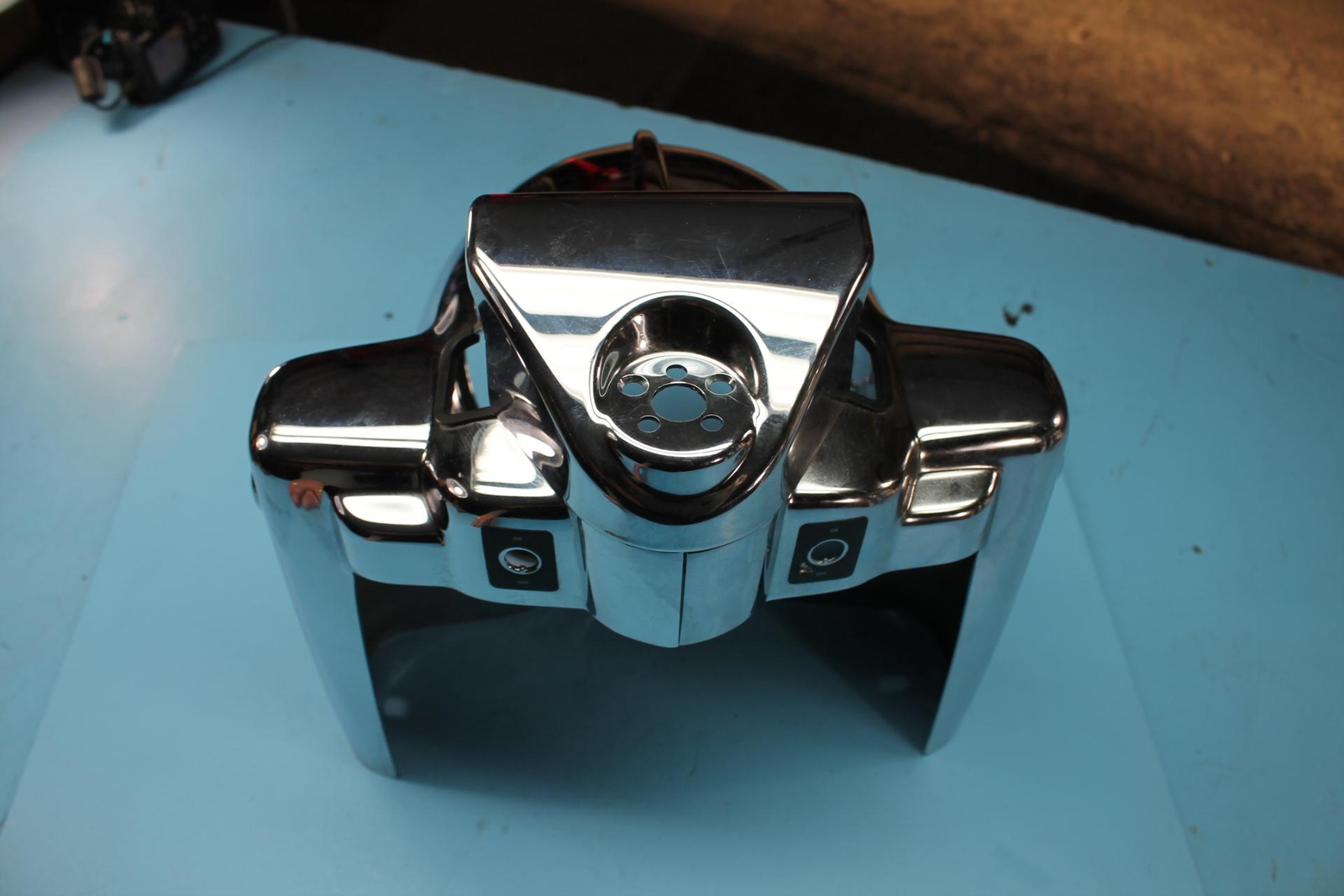 1282 01 HARLEYDAVIDSON ROAD KING HEADLIGHT COVER HEADLIGHT NACELLE