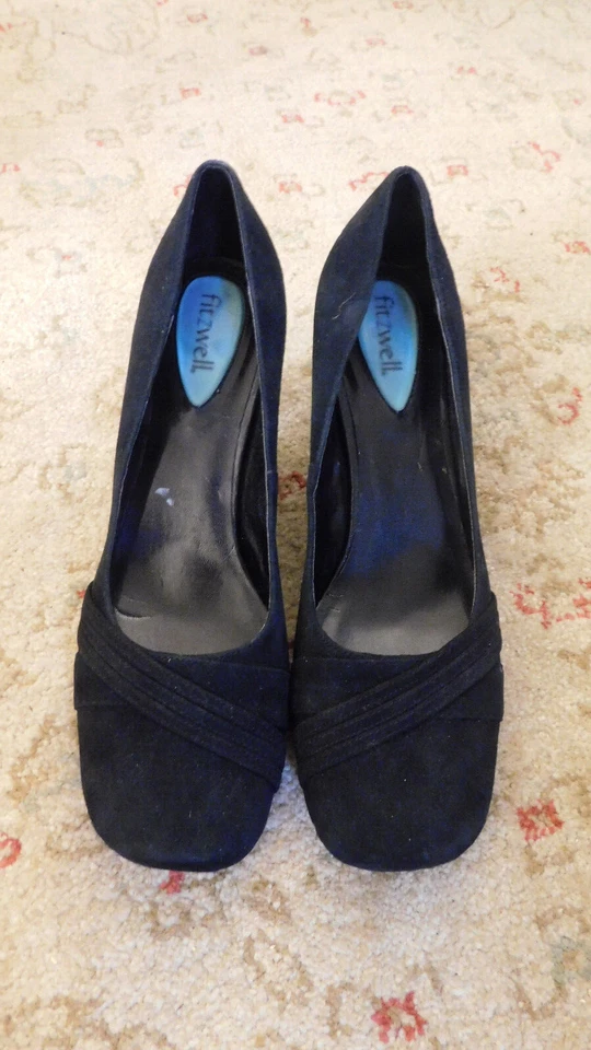 Zapatos de salón de gamuza negros elegantes Fitzwell de 2,5" talla 8,5 envolventes dedos cuadrados reposa tacón Foto 2 de 4