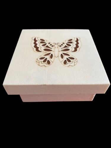 Caja de madera sin terminar con tapa mariposa recortada artesanías almacenamiento de joyas - Imagen 1 de 2