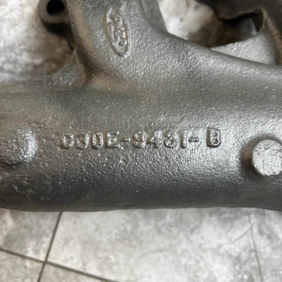 Colector de escape lateral izquierdo 351W usado Mercury Cougar 1969-70 o Ford Mustang Foto 2 de 4