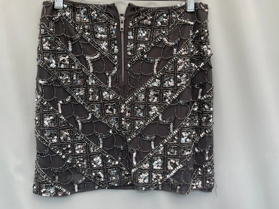 Falda Corta Embellecida Miss Selfridge Talla 10 Gris W30" L15" Poliéster Mujer Foto 4 de 4