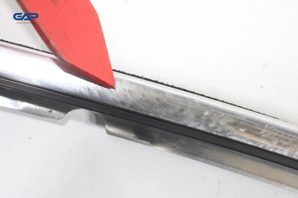 2010 - 2019 ASTON MARTIN TETO RÁPIDO LADO ESQUERDO DO MOTORISTA ACABAMENTO DE MOLDAGEM POR GOTEJAMENTO FABRICANTE DE EQUIPAMENTO ORIGINAL - Imagem 4 de 4