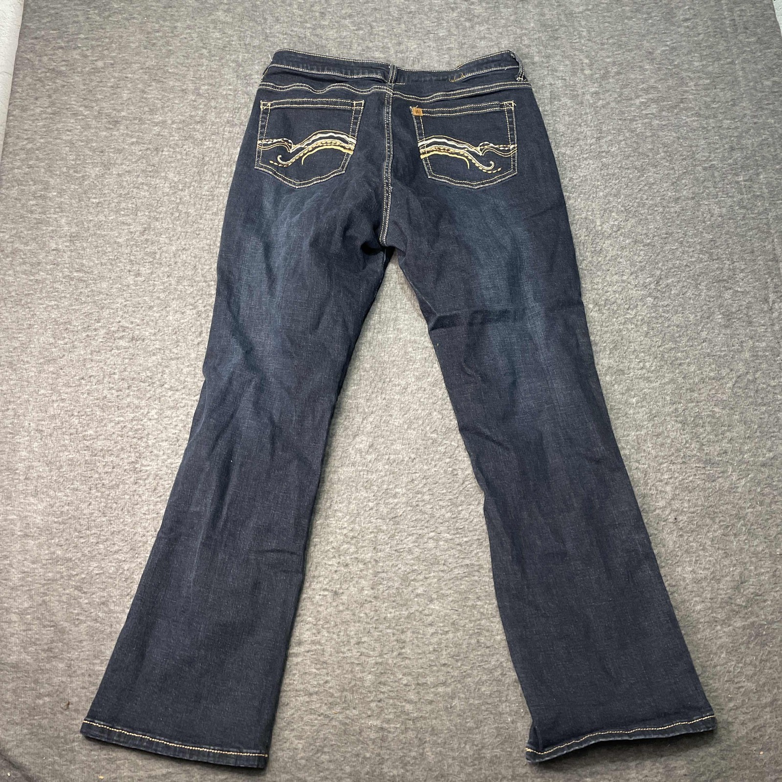 Aura Jeans Wrangler Women 30x28 Flared Jeans Dark Wash Versatile Stylish image 5