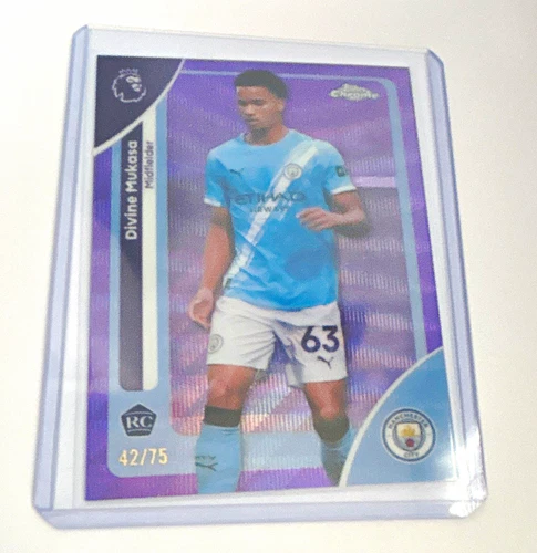 Topps Chrome PL 2025-26 Divine Mukasa Manchester City #128 Purple Raywave /75 RC