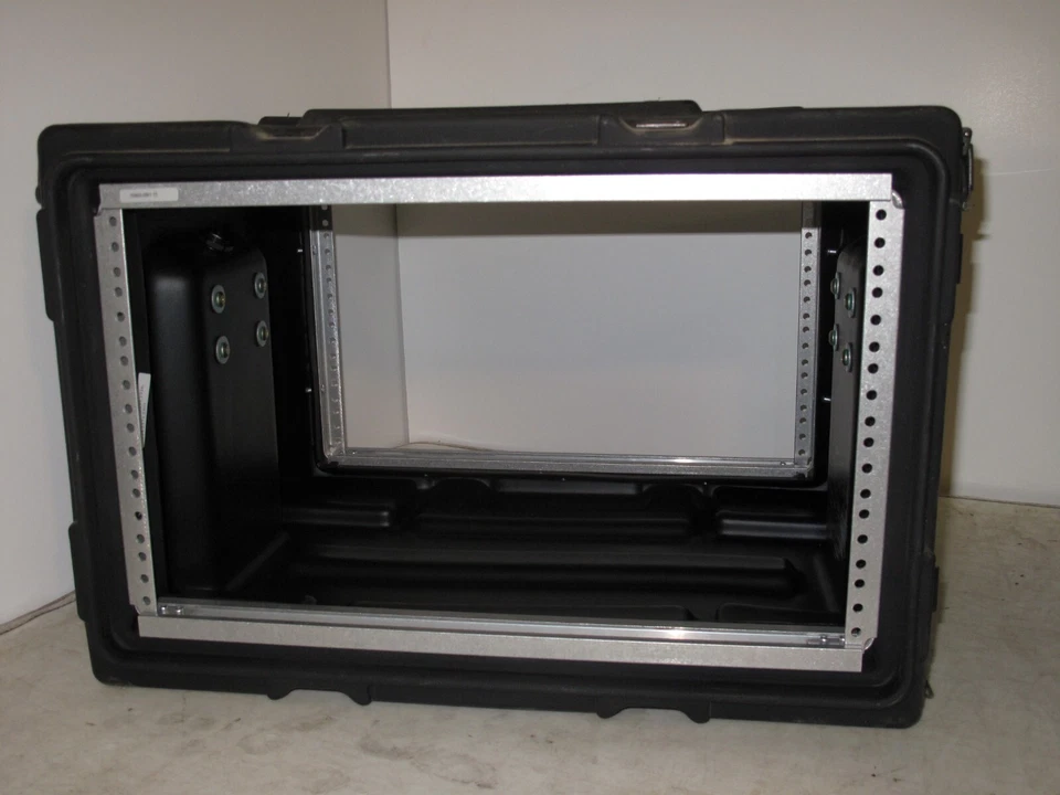 Estuche rígido resistente a la intemperie Hardigg Pelican ProRack montaje en rack 06U x16 negro Foto 2 de 4