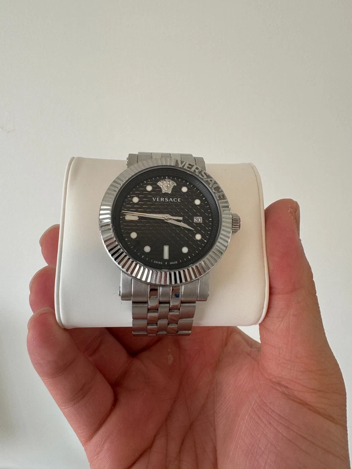 Reloj Versace Greca Time Cuarzo Acero Inoxidable - Esfera Negra, Pulsera Plata Foto 2 de 4