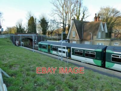 PHOTO  TRAIN IN KENLEY RAILWAY STATION SOUTHERN UNIT 455 839 SLOWS TO A HALT. IT