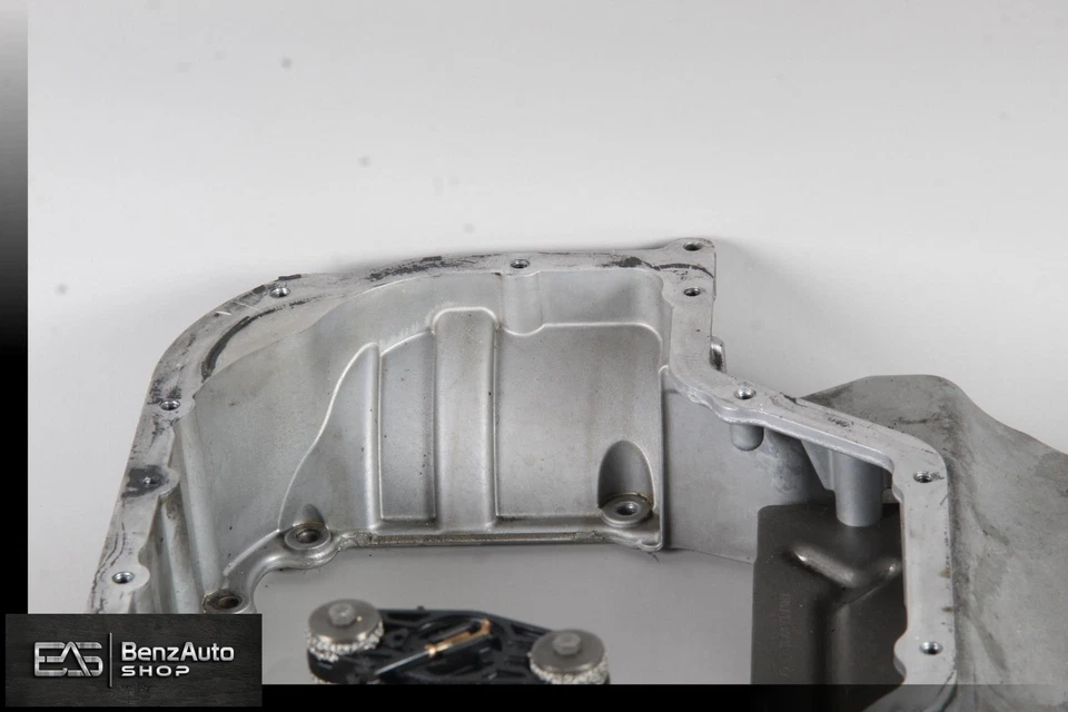 07-11 Mercedes W211 S63 ML63 R63 AMG M156 sección superior cárter de aceite 1560142002 OEM Foto 2 de 4