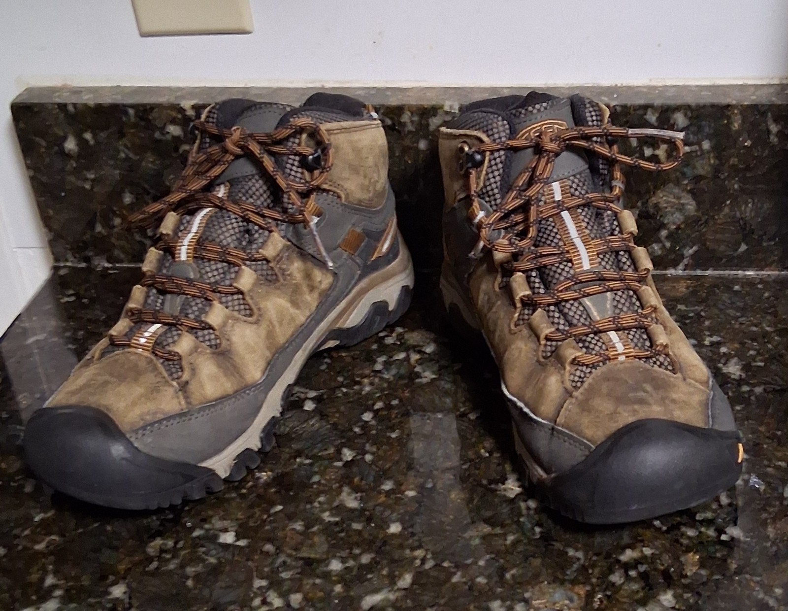 Stivali casual da trekking impermeabili da uomo taglia 7 Keen Targhee III Mid