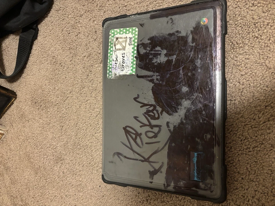 HP Chromebook — Works, But Screen is Cracked - Image 2 of 3