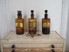 Anciens  Flacons pharmacie apothicaire, verre ambré soufflé. Vendus À L’unité