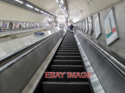 FOTO ROLLTREPPE BOUNDS GREEN STATION LONDON N11 THE UP ROLLTREPPE UND DIE HANDRA