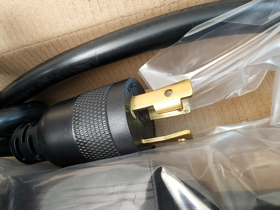 New LCD Metered PDU 200-240v 30A 30amp L6-30P 8 x C13 Cryptocurrency Mining - Image 3 of 4