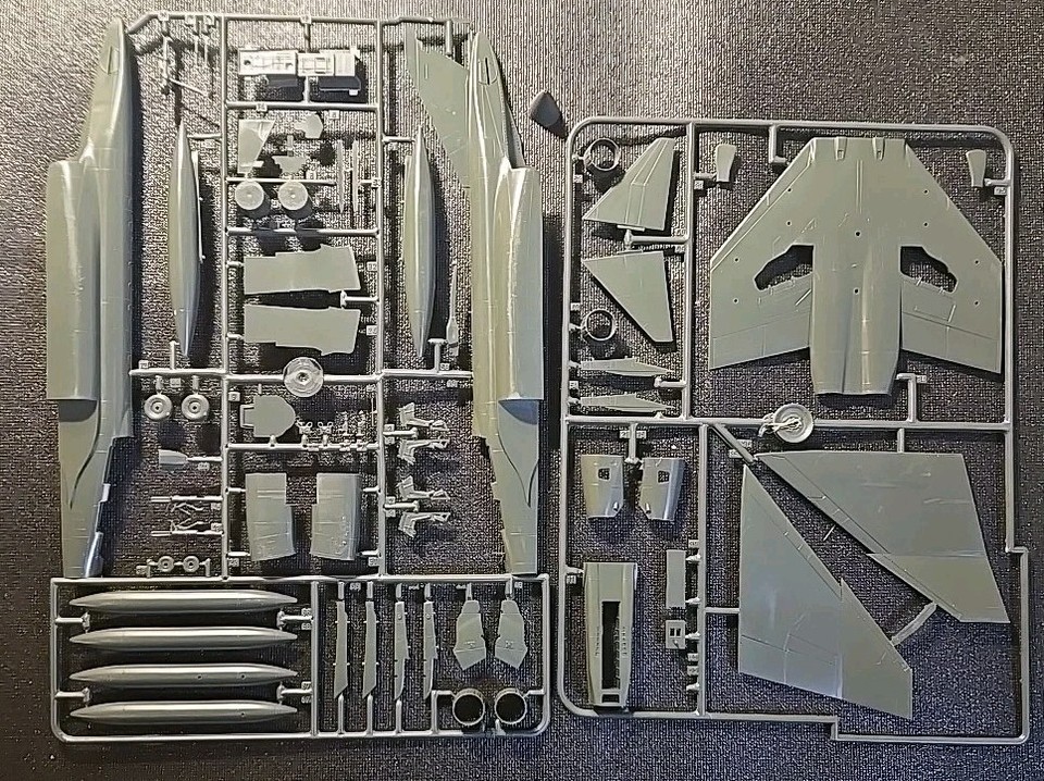 Test4442 Models Testors RF-4C/E Phantom II 1/72 682 Model Kit-NIB NO Decals EXTRA ...