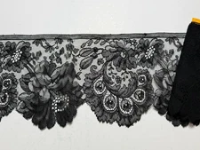 Antique Lace - Beautiful Chantilly-Style Ruffle - 19th Century - 5 Meters
