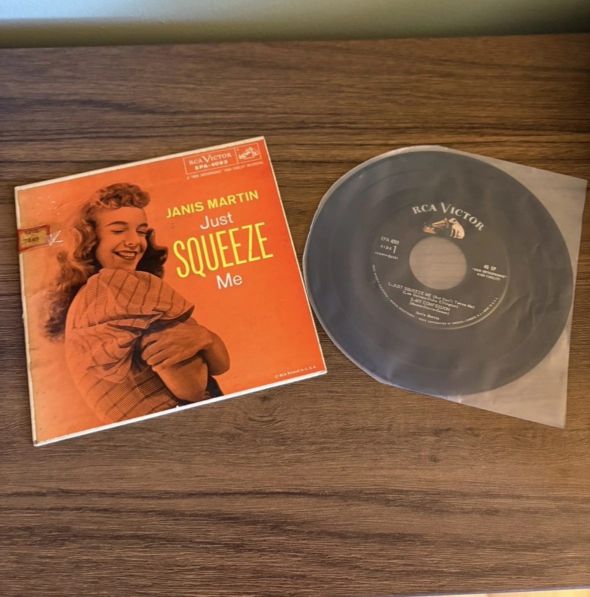 RARE 1957 ROCKABILLY 45 RPM EP JANIS MARTIN on RCA VICTOR  'JUST SQUEEZE ME'