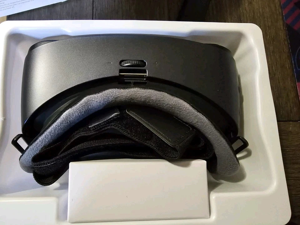 Samsung Gear VR (2016) SM-R323 - Compatible With - Note7, S7, S7 Edge, Note5, S6 - Image 3 of 4