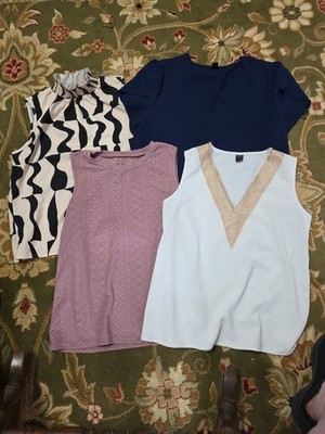 Ladies Sz Small Lot Of 4 Very Nice Tops