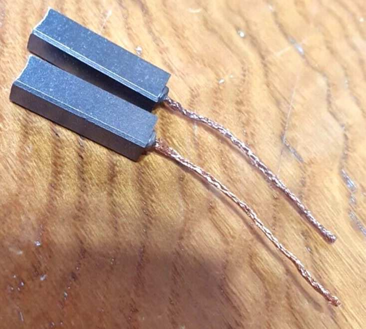 2 Spazzole Di Carbone Per Motore Bauknecht Whirlpool 481236248444: Misura 12,5x5x36 Mm Con Supporto R E Linguetta AMP - 3