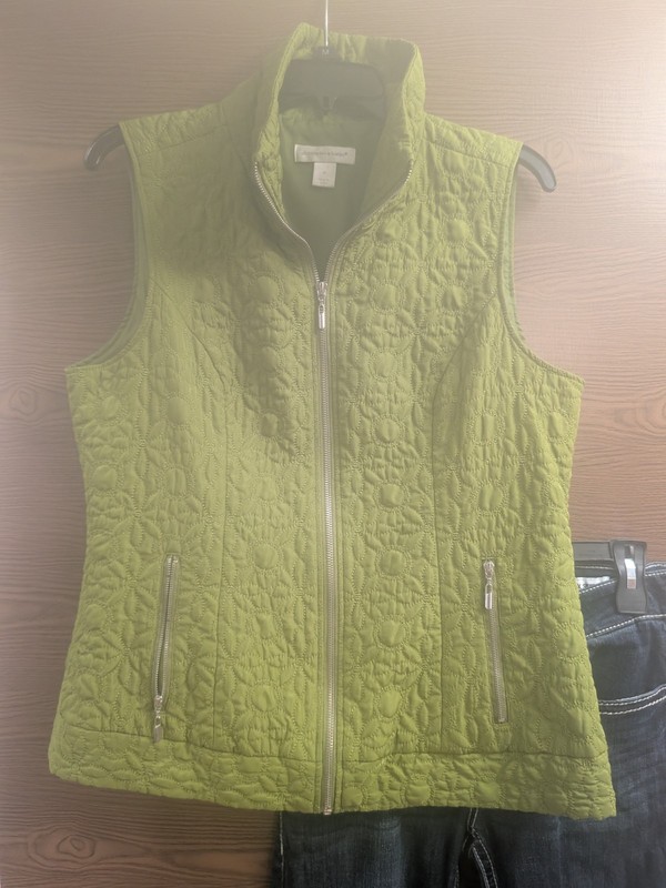 SIZE M CHRISTOPHER & BANKS Green Women's Sleeveless Vest INVPV4108