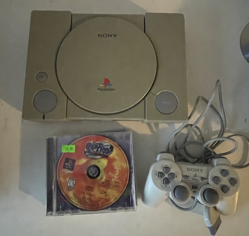 Ensemble console Sony PlayStation 1 SCPH-7501 avec 1 jeu, manette