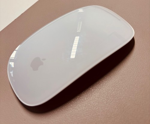 Apple Magic Mouse weiß (Modell A1657) plus Ladekabel