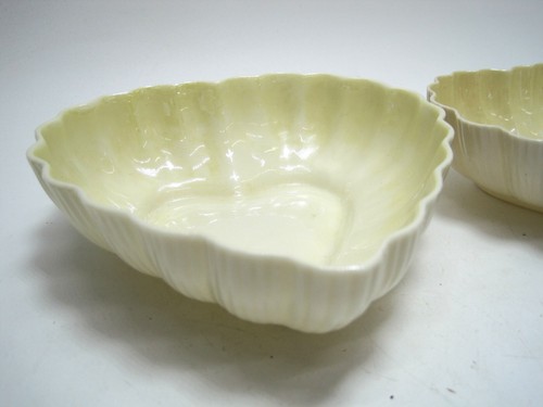 Belleek Pottery Ireland 2 Heart Shaped Bowls Green Mark Vintage - Picture 2 of 5
