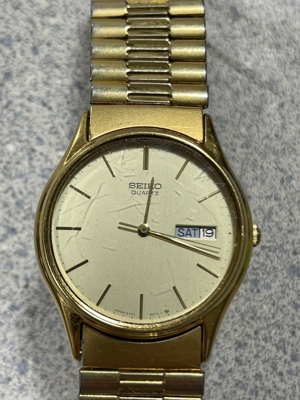 Vintage Seiko Quartz 5Y23-8039 Men's Gold Tone Watch Day/Date Champagne Dial