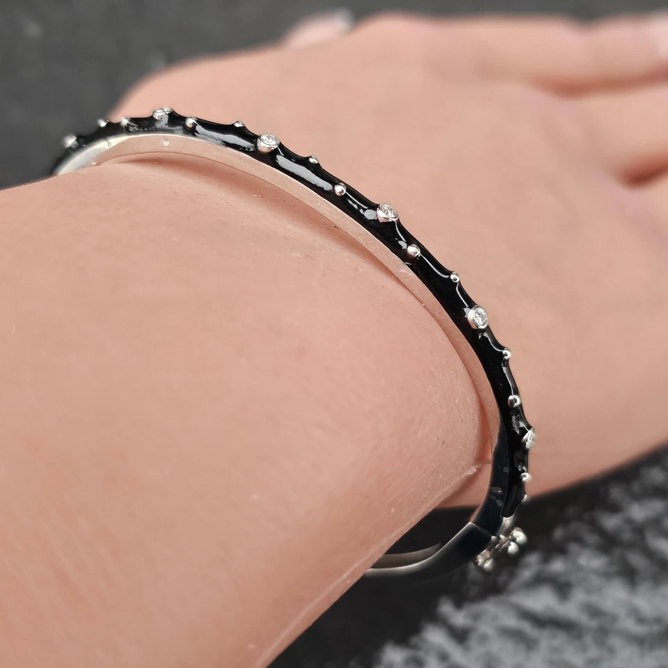 Brazalete Brazalete Hidalgo Oro Blanco 18k Esmalte Negro Bisel Conjunto Diamantes 6 3/8" Foto 2 de 4