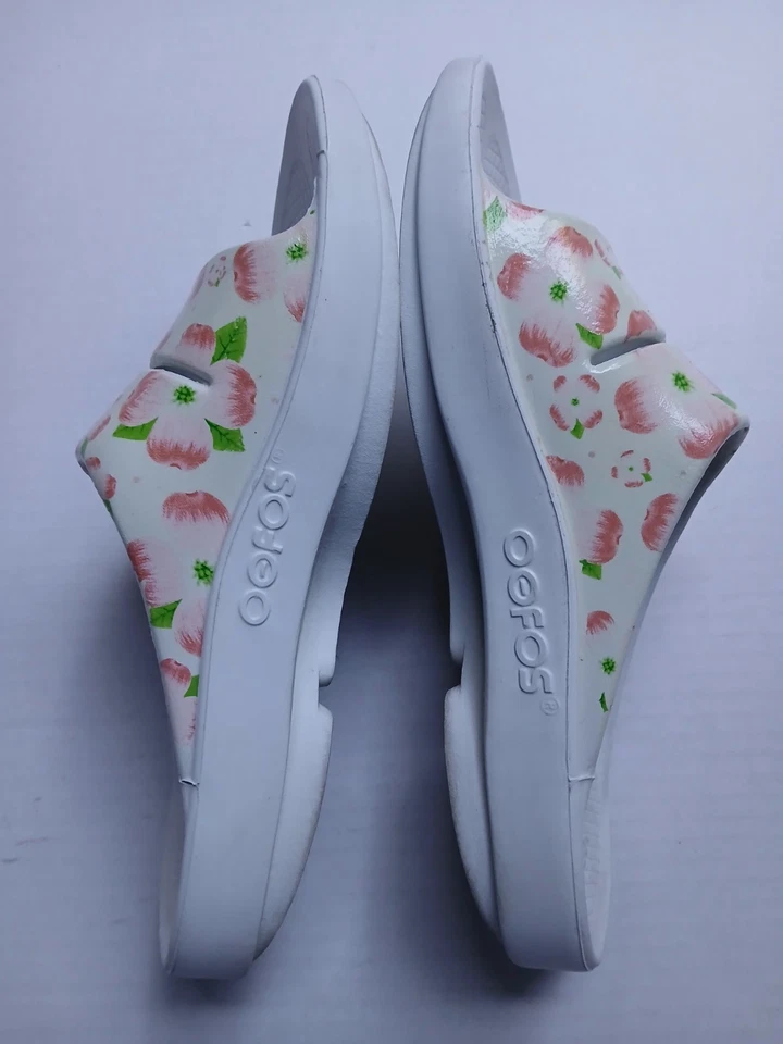 Сандалии OOFOS OOahh ограниченный выпуск цвет вишни белый цветочный узор восстановление 11 - Изображение 4 из 4