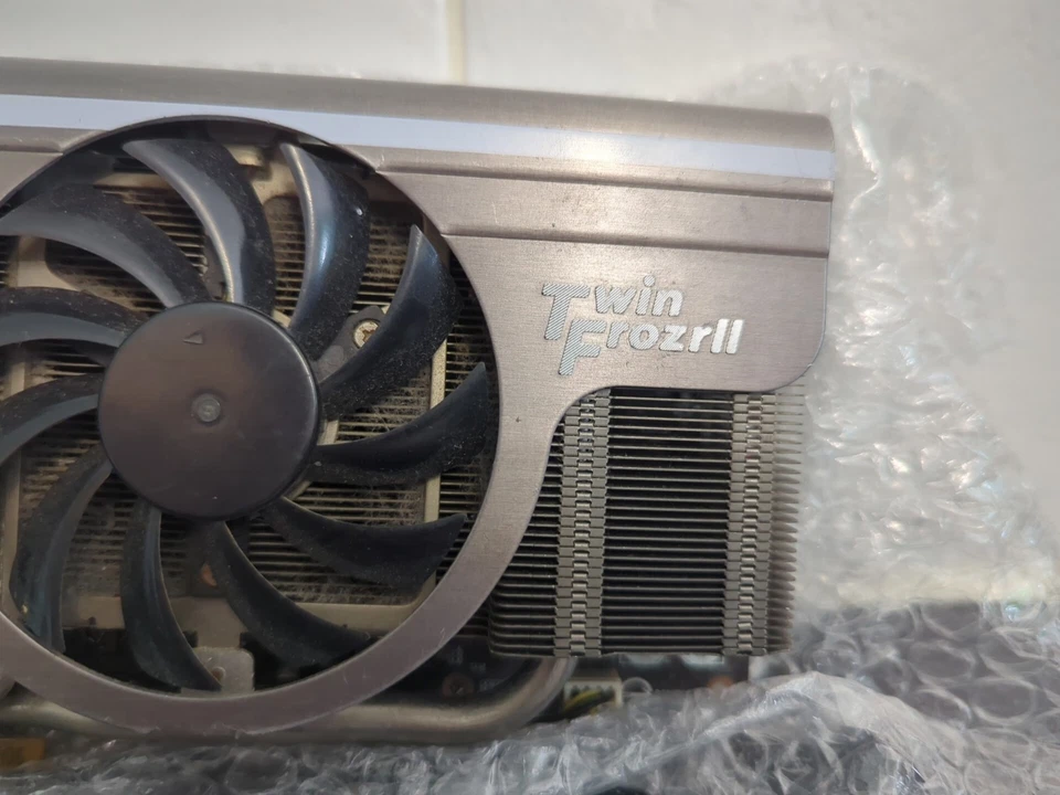 MSI R6950 Twin Frozr II/OC 2GB PCI-E graphics card - Image 2 of 4