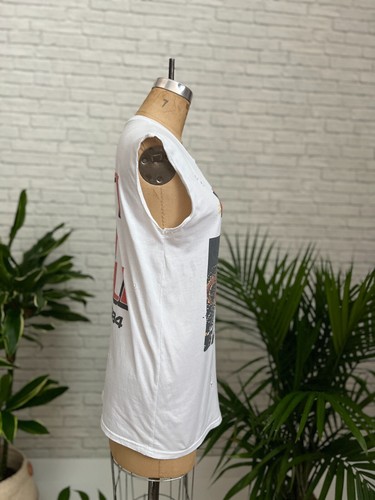 ✨RATT Distressed Cut Off Tee | Camiseta Ratt 'N' Roll Out Of Cellar blanca Y2K - Imagen 8 de 9
