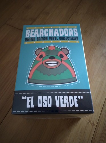 Figurina in vinile Bimtoy Bearly Available Bearchadors El Oso Verde 5,5" - LE 225 - Foto 1 di 5