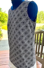 Lovely TALBOTS Sleeveless Blouse Black and White  Medallion Size X