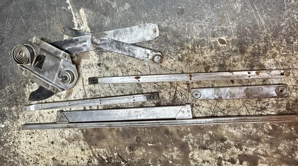 1955 - 1957 CHEVY & PONTIAC 4/D POST & WAGON L. REAR DOOR WINDOW REG. (USED) A+ - Image 4 of 4