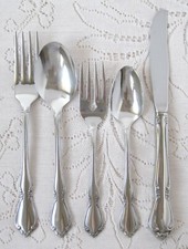 ONEIDA Oneidacraft Deluxe Stainless 5 Piece Place Setting CHATEAU