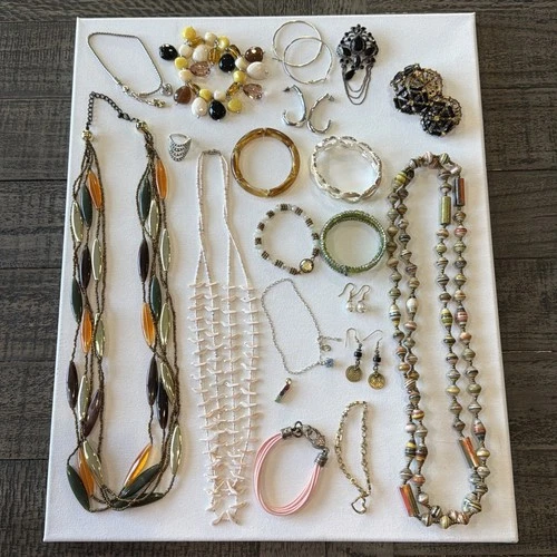 VINTAGE JUNK DRAWER JEWELRY LOT ESTATE COSTUME  ALL WEARABLE ￼