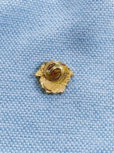 GIANNI VERSACE Medusa Face Logo Gold Pin Brooch Pin Badge Vintage Item Used - Picture 2 of 3