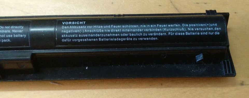 Old used HP Pavillion laptop battery KI04 KI04 Li-ion 14.8v 2600mAH  - Image 4 of 4