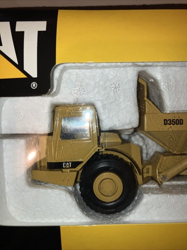 Caterpillar Cat D350D Articulated Dump Truck - ERTL 1:50 Scale Model #2431 - Picture 10 of 12