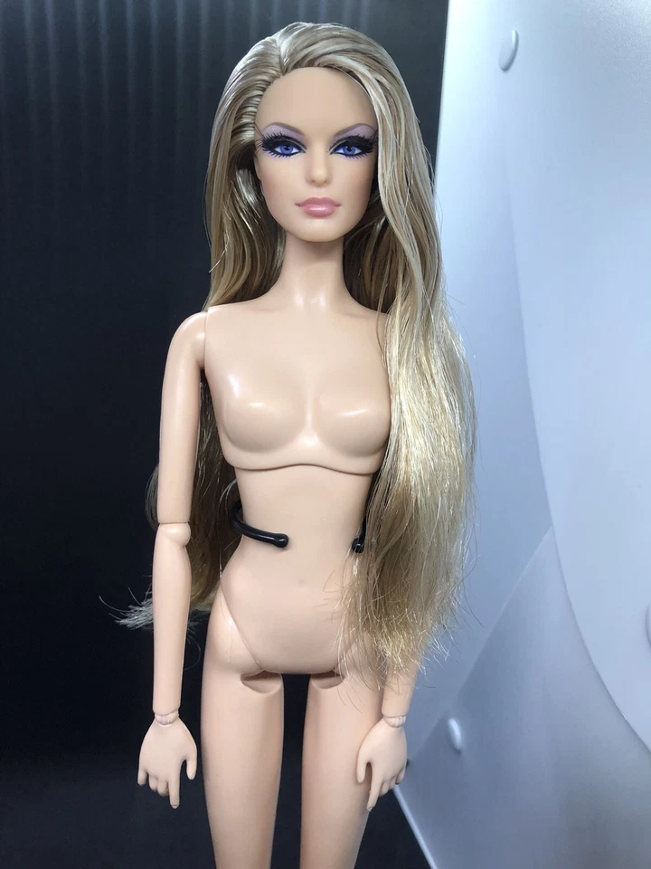 Muñeca Barbie La Sirena 2011 Modelo Articulado Musa Cuerpo Louboutin Escultura W3427 Foto 3 de 4