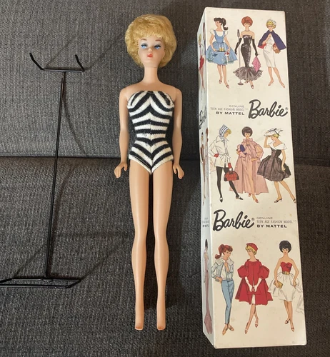 Vintage Second Issue Bubblecut Barbie Doll With Stand And Box