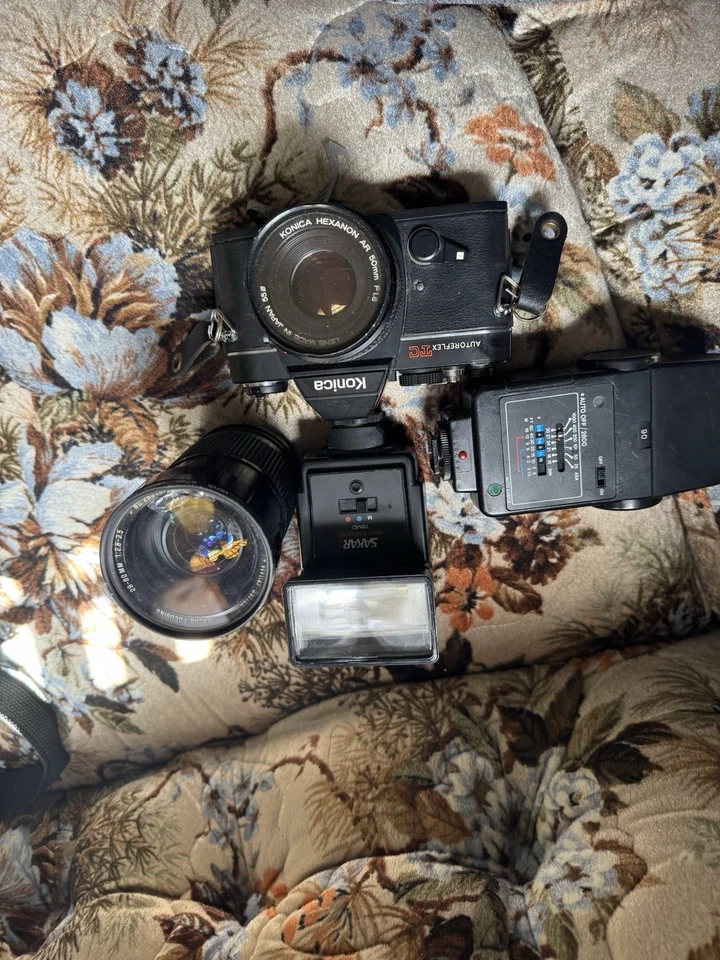 Old Cameras and Lens to go with them - Image 4 of 4