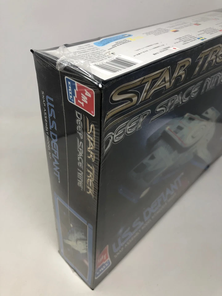 Star Trek Deep Space Nine U.S.S. Defiant A.M.T./Ertl Model Kit - Image 2 of 4