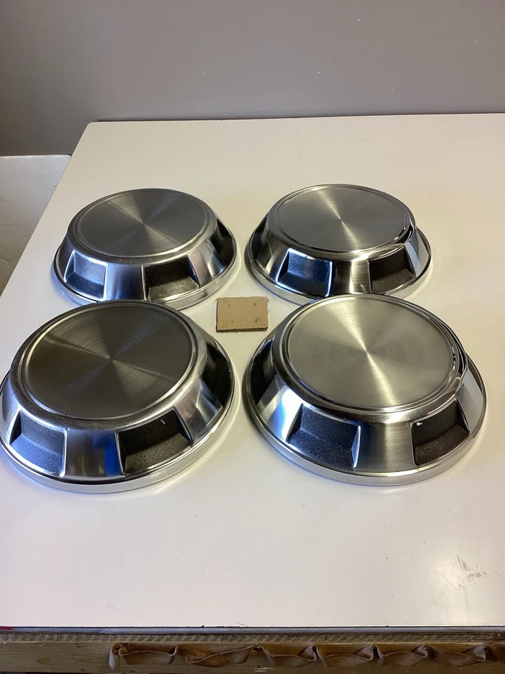 (4) Tapacubos de acero inoxidable Dodge D200 1983-93 de 3/4 toneladas, 12""  Foto 2 de 4