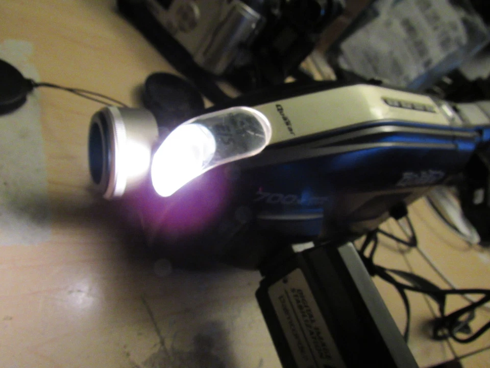 Quasar VM-L153 Palmcorder VHSC 700x Digital Zoom Camcorder AC Direct Power - Image 3 of 4