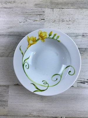 WESTBURY COURT Lyrical Blooms Freesia Yellow Lily Rimmed SOUP BOWL