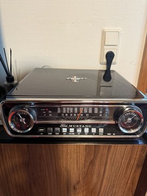 4 In 1 Classic Car-Styled Music Center Turntable Am/Fm Radio USB Recording