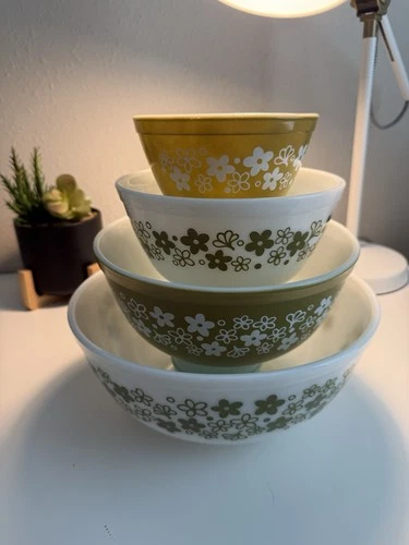 Vintage Pyrex Spring Blossom/Crazy Daisy Nesting Mixing Bowl Set 401-404 Green